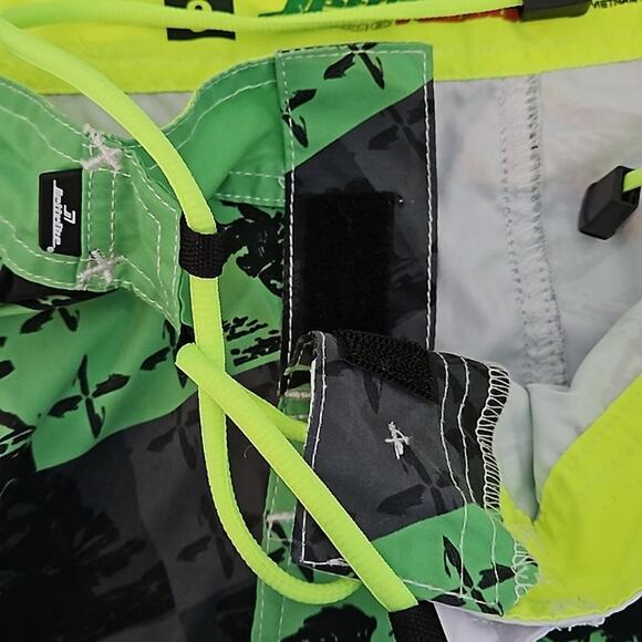 Jet Tribe Cross Hatch Jet Ski Water Sports Swim Shorts in Green | Juniors 9 - Picture 8 of 14